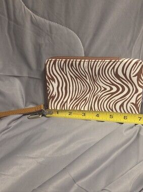 BRAND MEW MEVER USED SPARK HOBO BROWN ZEBRA PRINT WRISTLET.